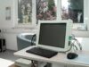 Behandlungsraum mit Neurofeedback-Bildschirm